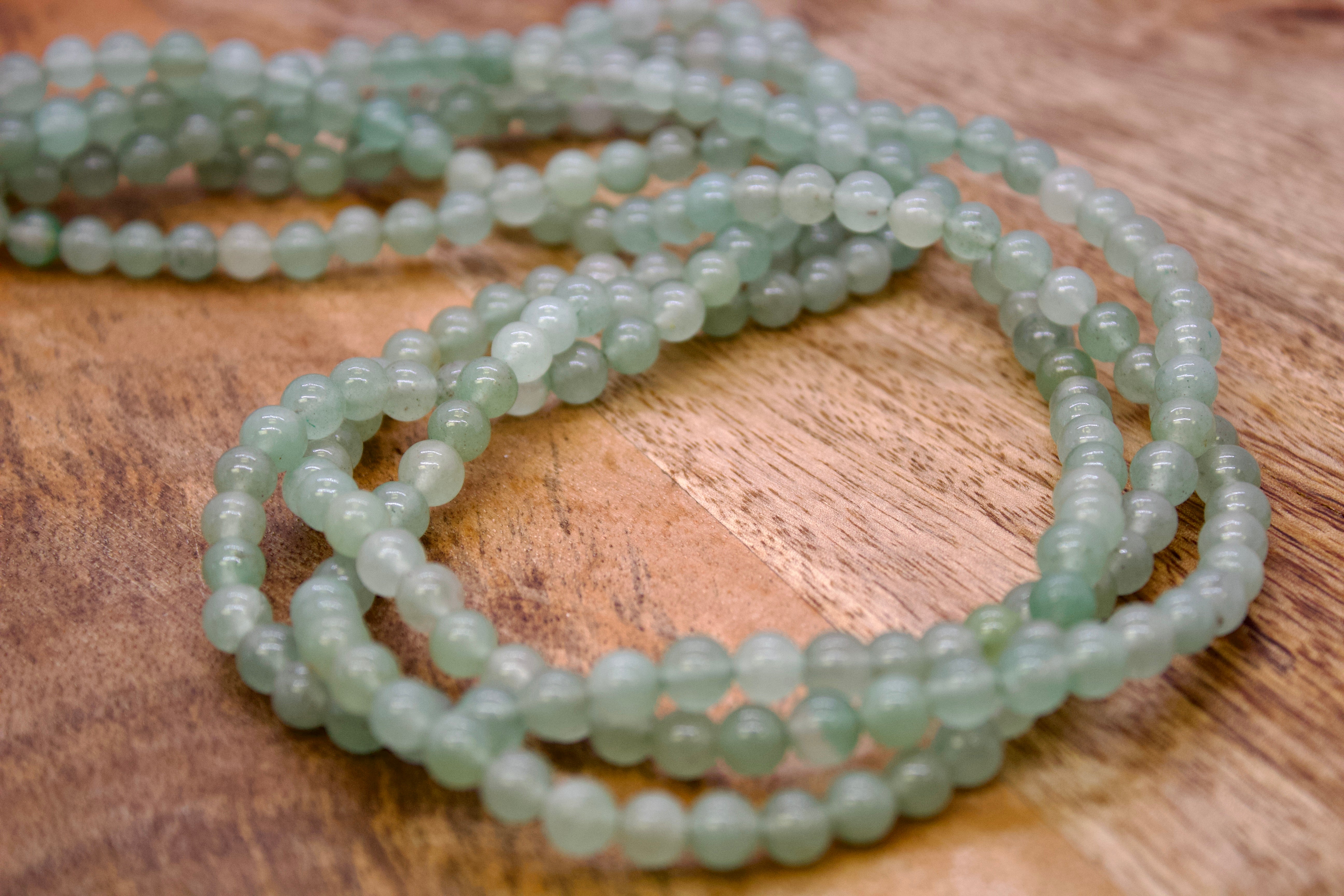 Beautiful green agate necklace, 3 strands.